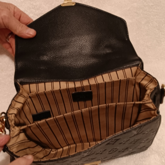 Louis Vuitton Black Monogram Crossbody Bag - Picture 2 of 4